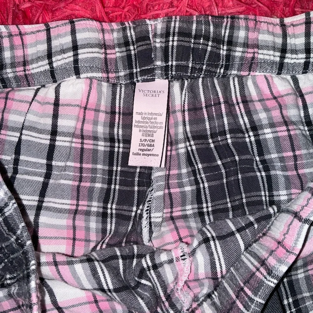 Victoria's Secret Pink and Black Plaid Pajama Pants - Picture 2 of 2